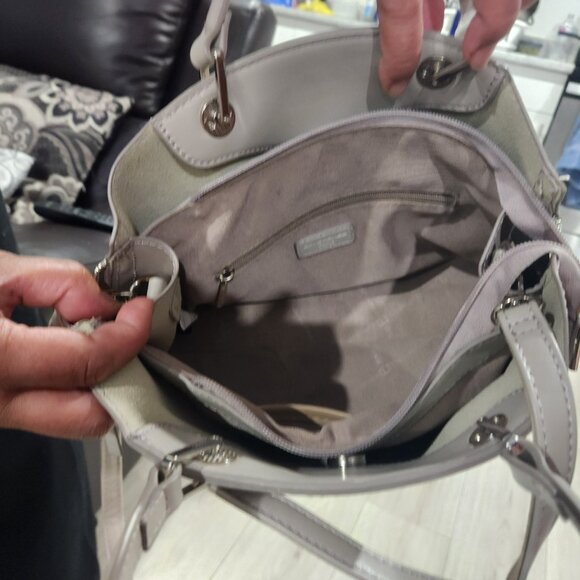 David Jones Purse very light grey in color multiple pockets inside - Picture 10 of 11